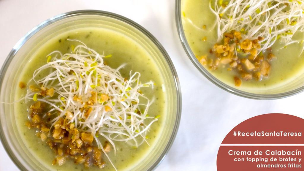 Crema de Calabacín Santa Teresa con topping de brotes y almendras fritas