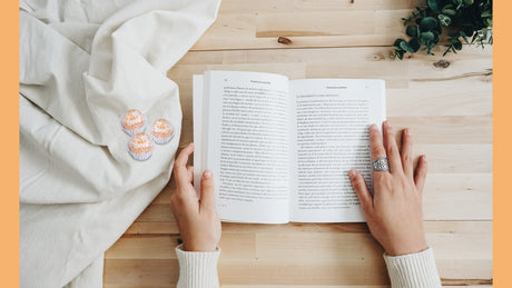 Cinco libros para disfrutar mientras saboreas una Yema de Santa Teresa
