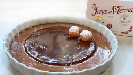 Bizcocho de chocolate relleno de membrillo