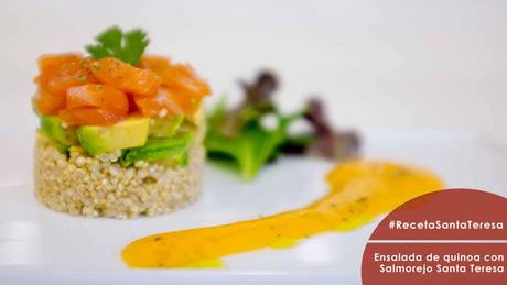 Receta de Ensalada de quinoa con Salmorejo Santa Teresa
