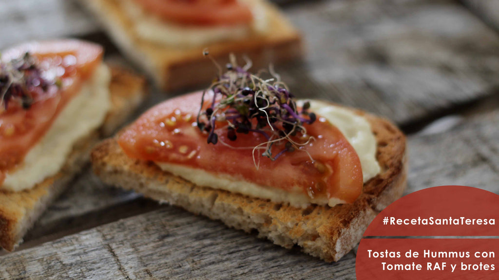 Receta de Tosta de Hummus y Tomate Raf